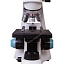 Монокулярный микроскоп Levenhuk 500M в работе